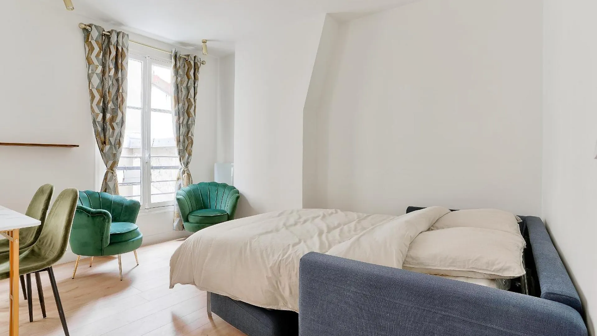 A Montmartre-sacre Coeur Apartment *
