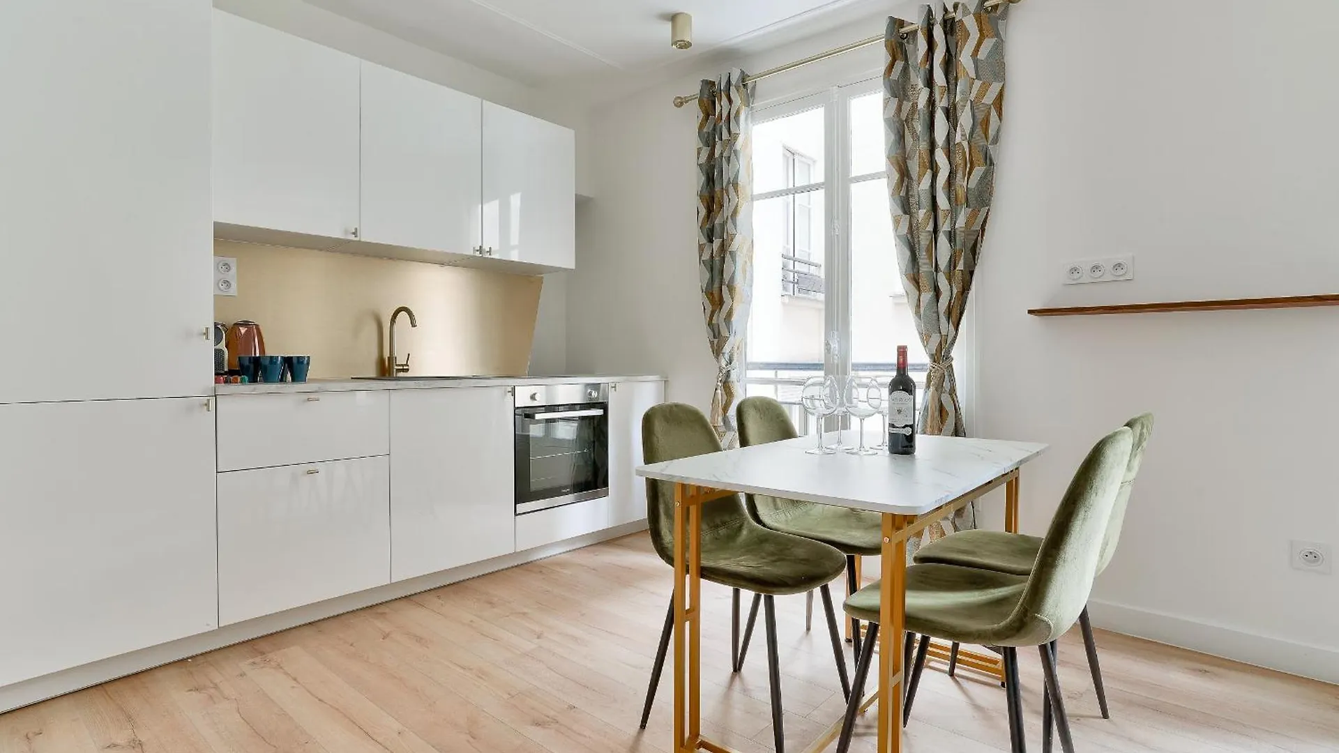 A Montmartre-sacre Coeur Apartment *